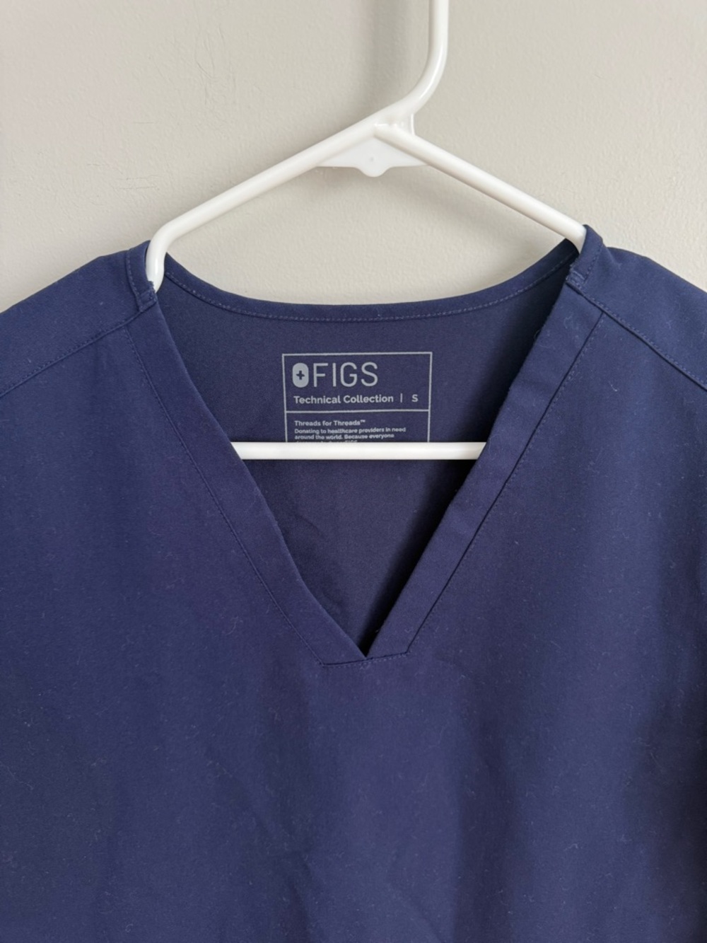 Figs Scrub Top Casma Three Pocket Top Small Navy GUC - Picture 3 of 3